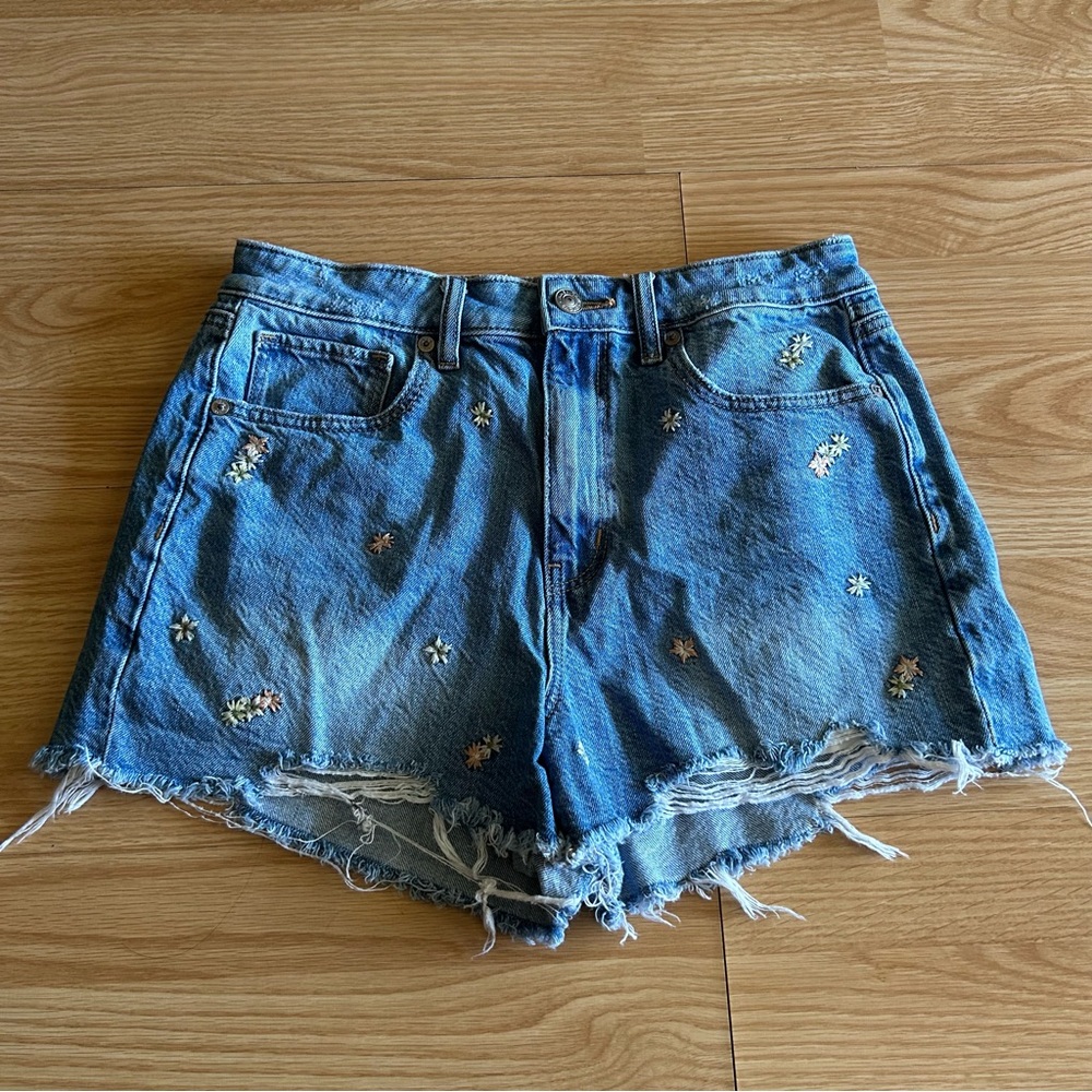 American Eagle Embroidered Floral Denim Mom Short Size 6